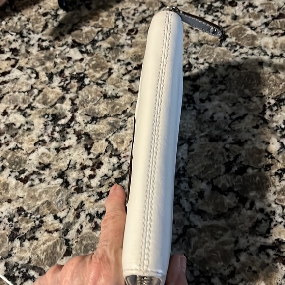 Coach - Picture 11 of 11